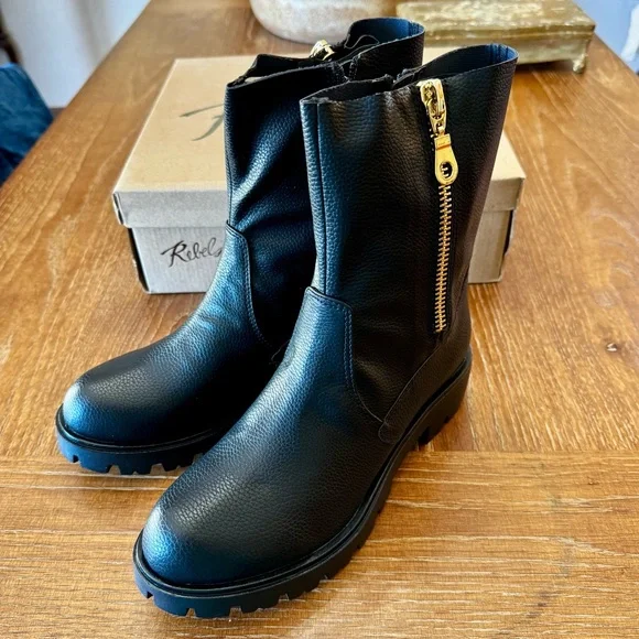 NWT black soft faux leather Renee combat boots 8M - Picture 3 of 14